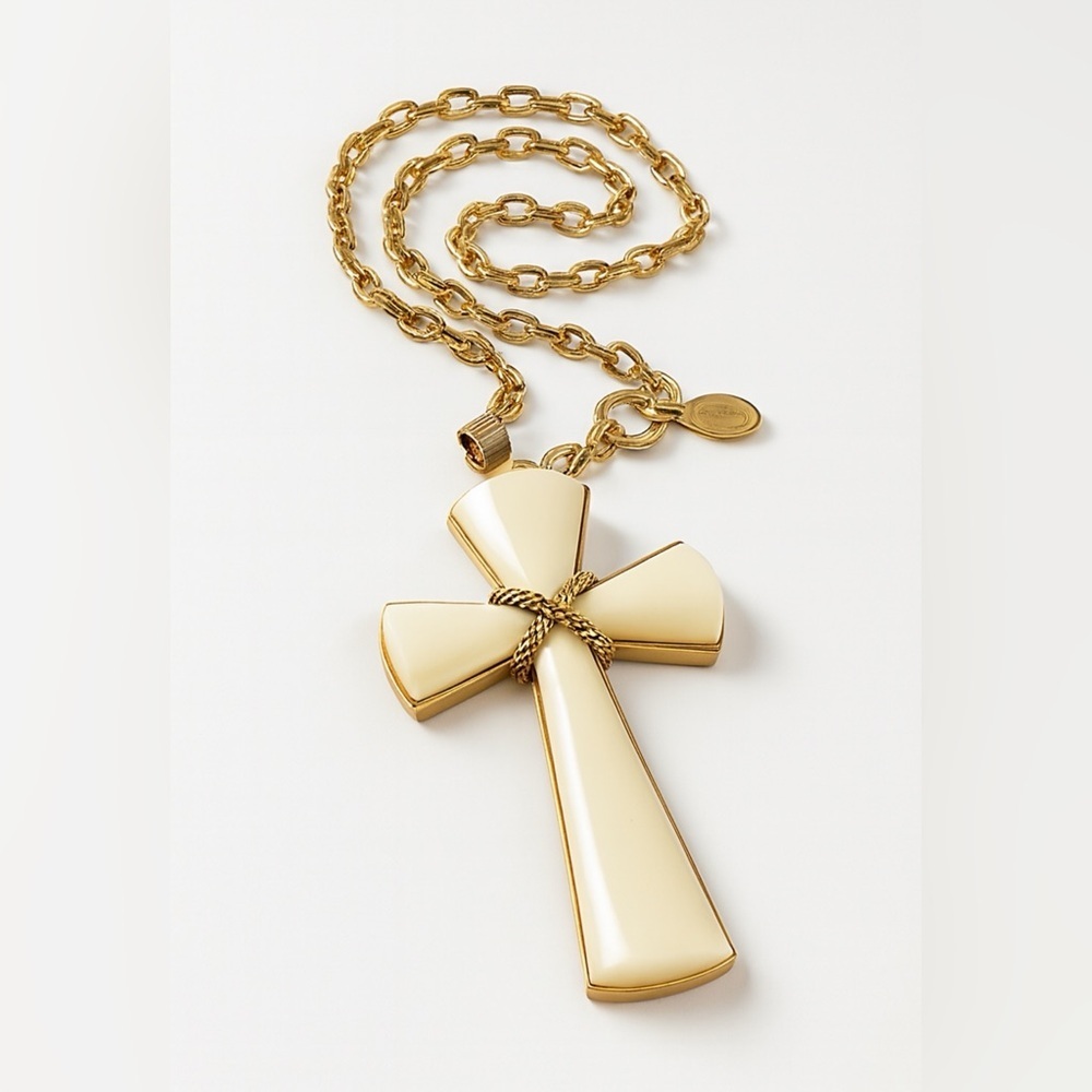 Vintage Avon Juliet Cross Pendant Necklace